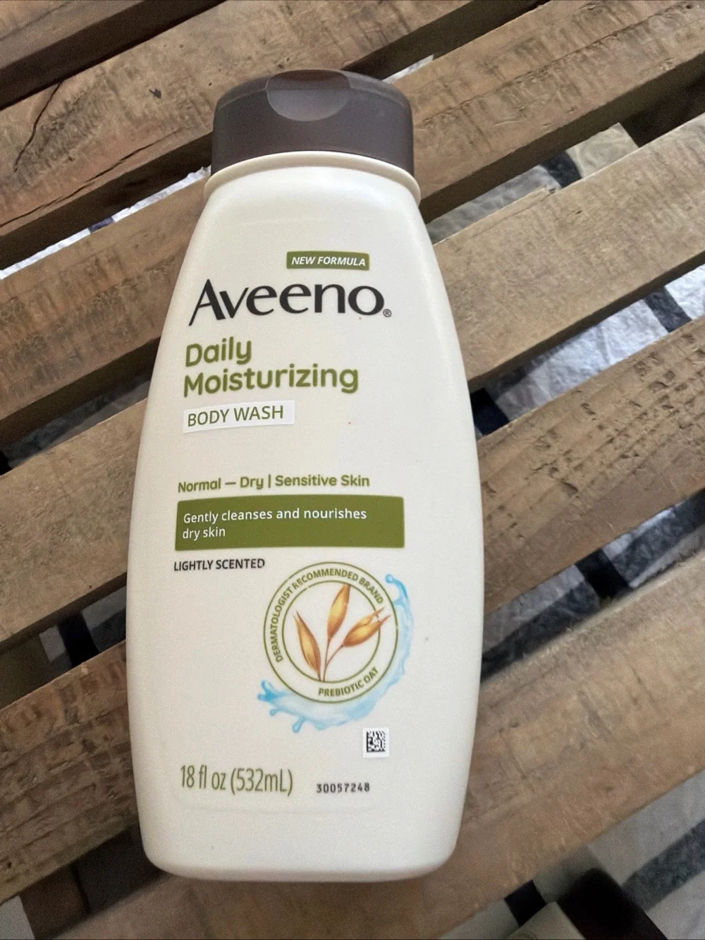 Aveeno Daily Moisturizing Lotion & Body Wash Set - White